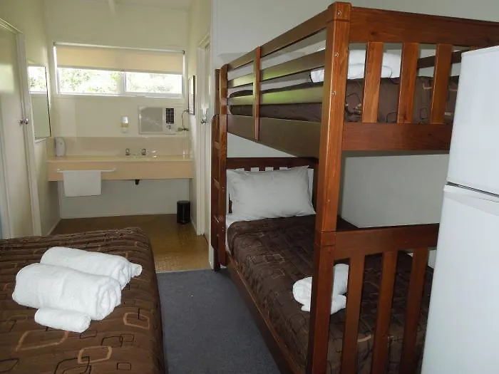 Moore Park Beach Inn Bundaberg 3*,